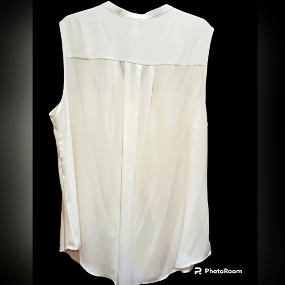 Torrid  2-pocket Blouse 3X - Picture 2 of 5